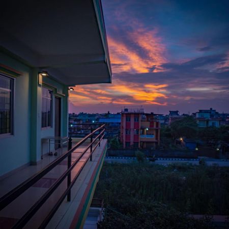Galaxy Guest House Bhairāhawā エクステリア 写真