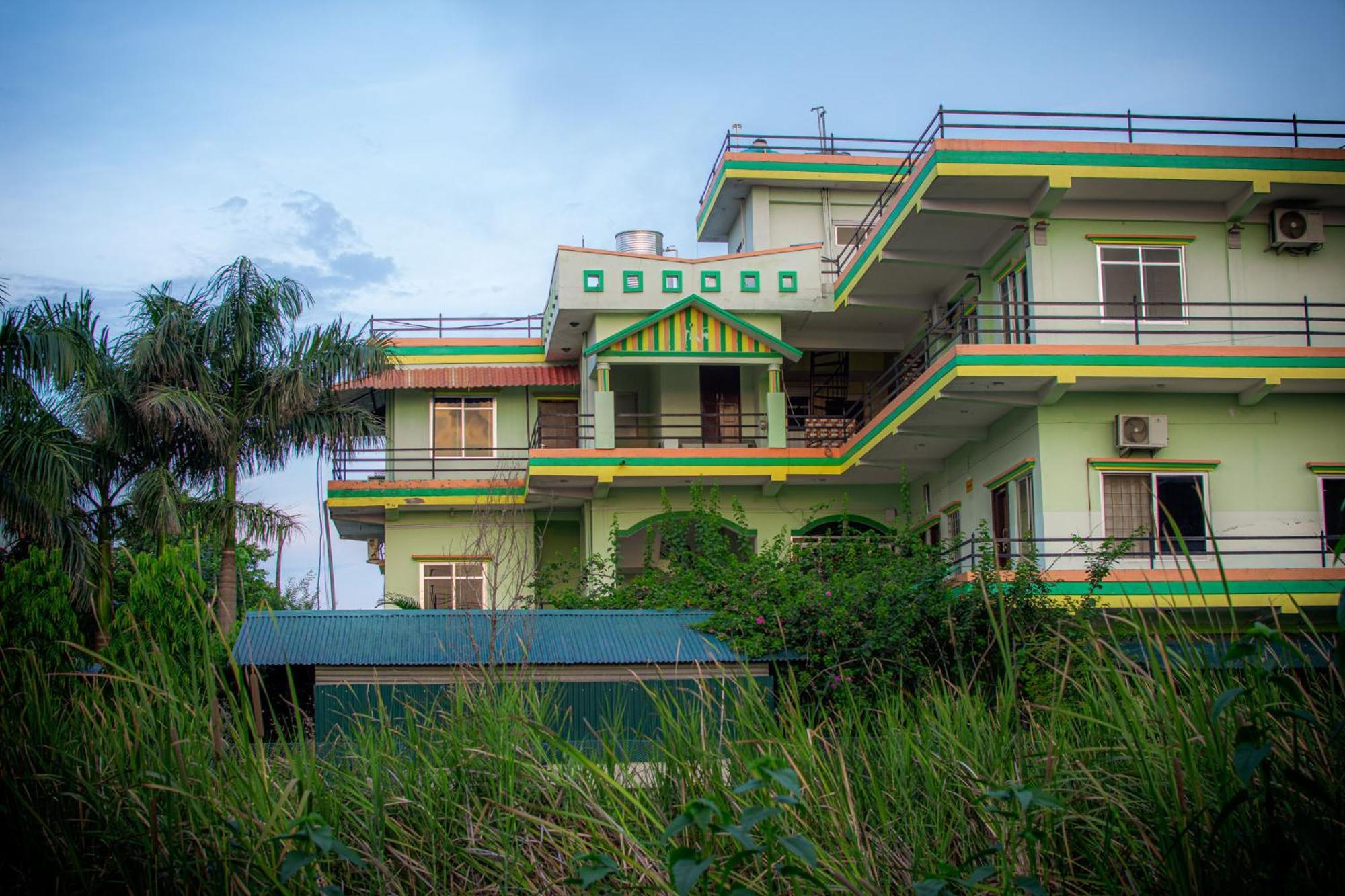Galaxy Guest House Bhairāhawā エクステリア 写真