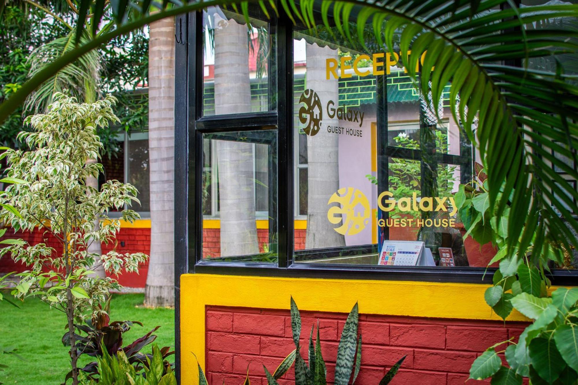 Galaxy Guest House Bhairāhawā エクステリア 写真