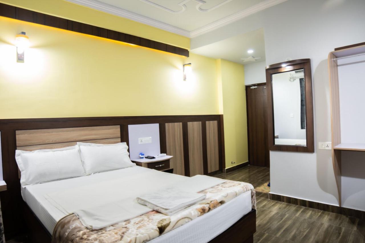 Galaxy Guest House Bhairāhawā エクステリア 写真